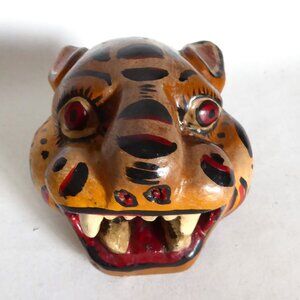 VINTAGE 4.5” MEXICAN HAND CRAFTED FOLK ART JAQUAR LEOPARD CARVING WALL HANGING